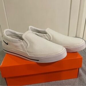 NWOT Women’s Nike Slide Sneakers, Size 8